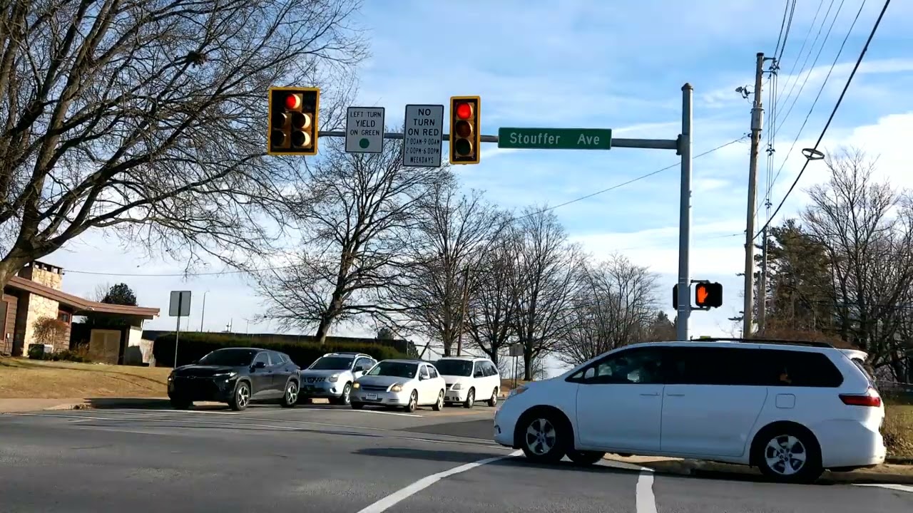 Traffic Lights in Chambersburg, PA (Stouffer St & E. McKinley St)