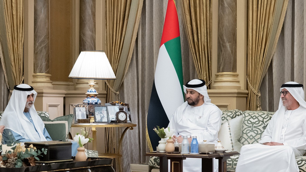 حمدان بن زايد يستقبل المهنئين بالعشر الأواخر من رمضان