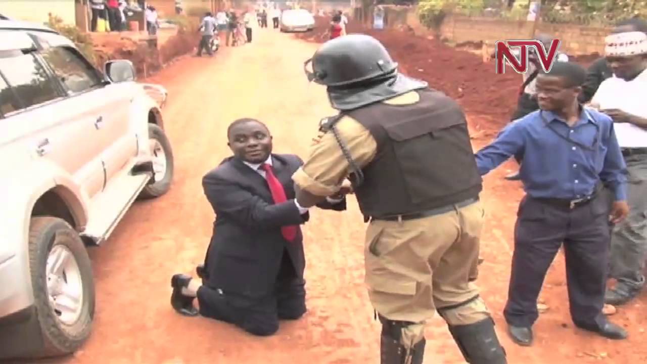 Besigye akwatiddwa: Poliisi emutangidde kutambuza bigere