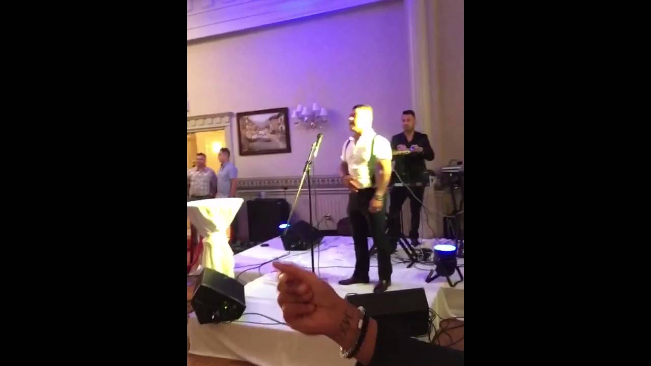 Kurdish singer Pola