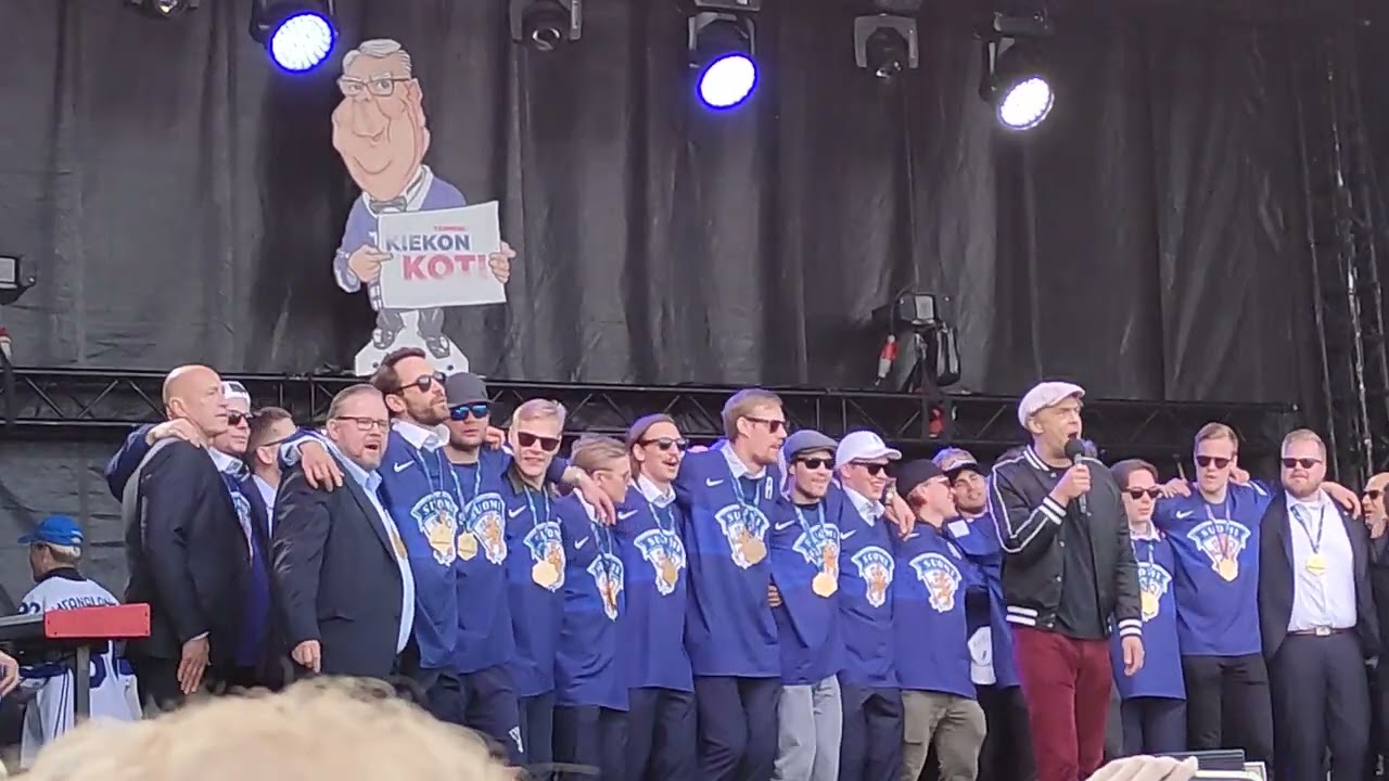 Leijonien kultajuhlat 2022. Leijonat ja Joona Jalkanen - Olen suomalainen. Hornettien ylilento.