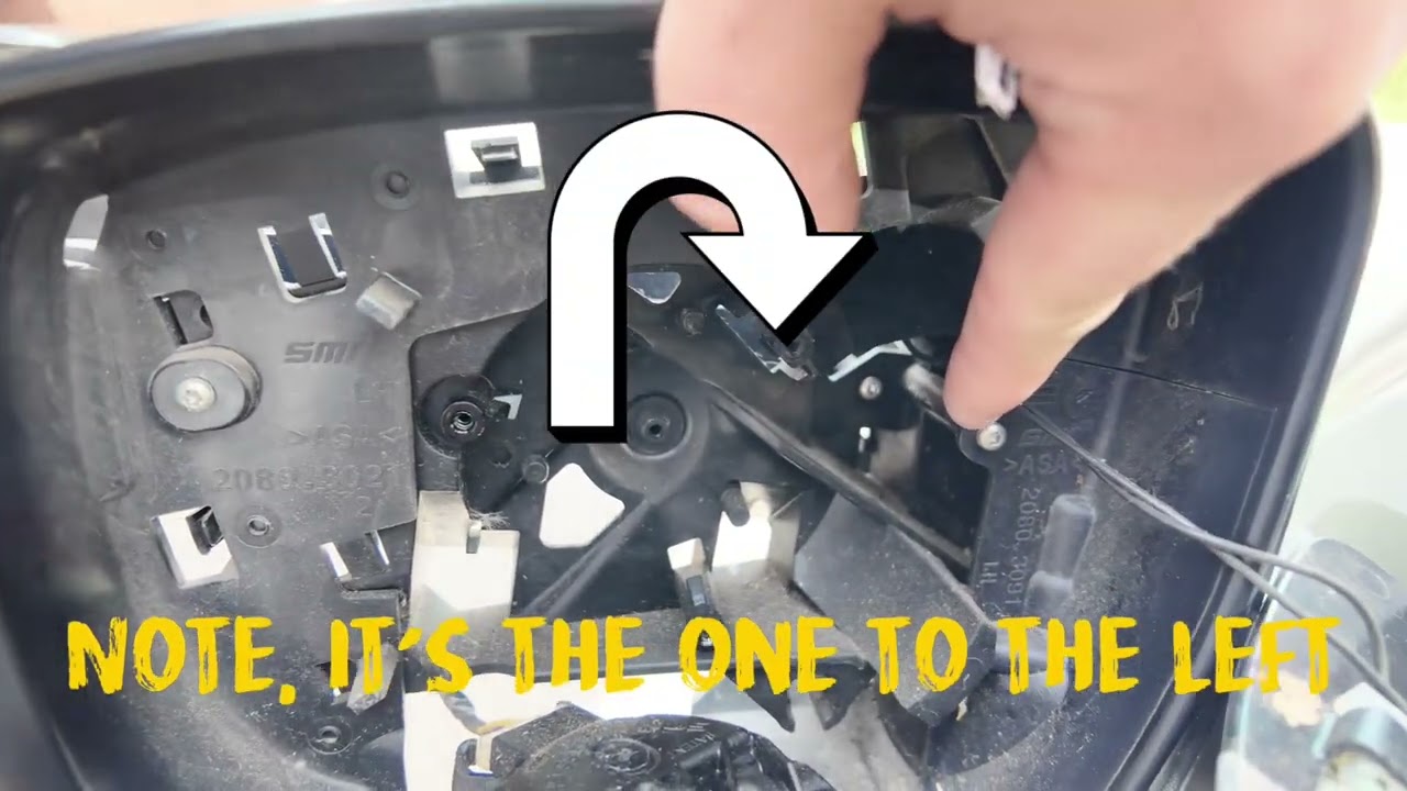 Replacing the wing mirror indicators on Nissan Qashqai j11 car flip pt2