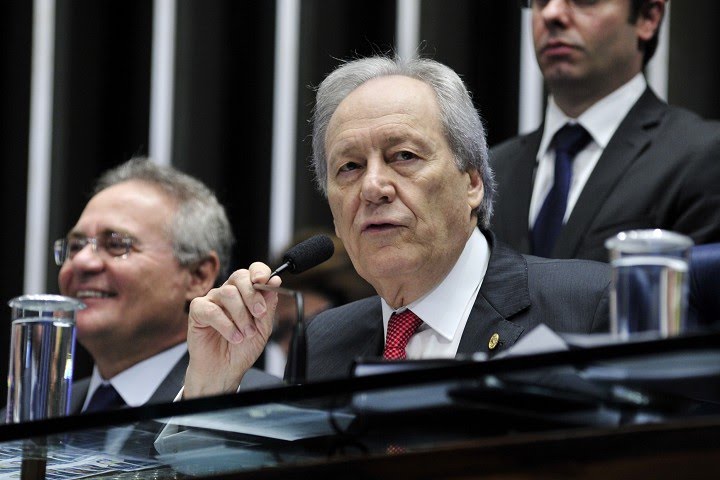 Lewandowski apresenta resumo dos argumentos da defesa e da acusação no processo impeachment