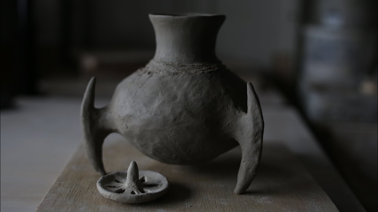 蓋付足付き香炉　pottery