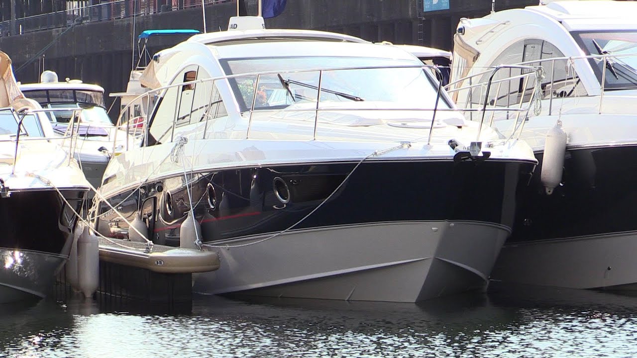 2014 Beneteau Gran Turismo 38 Motor Yacht - Exterior, Interior Walkaround - 2014 Montreal Boat Show