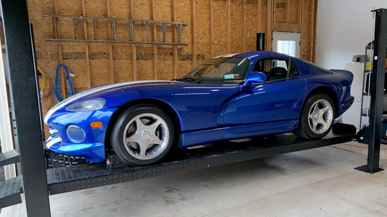 1996 Dodge Viper: Replacing Failed Oil Pan Gasket