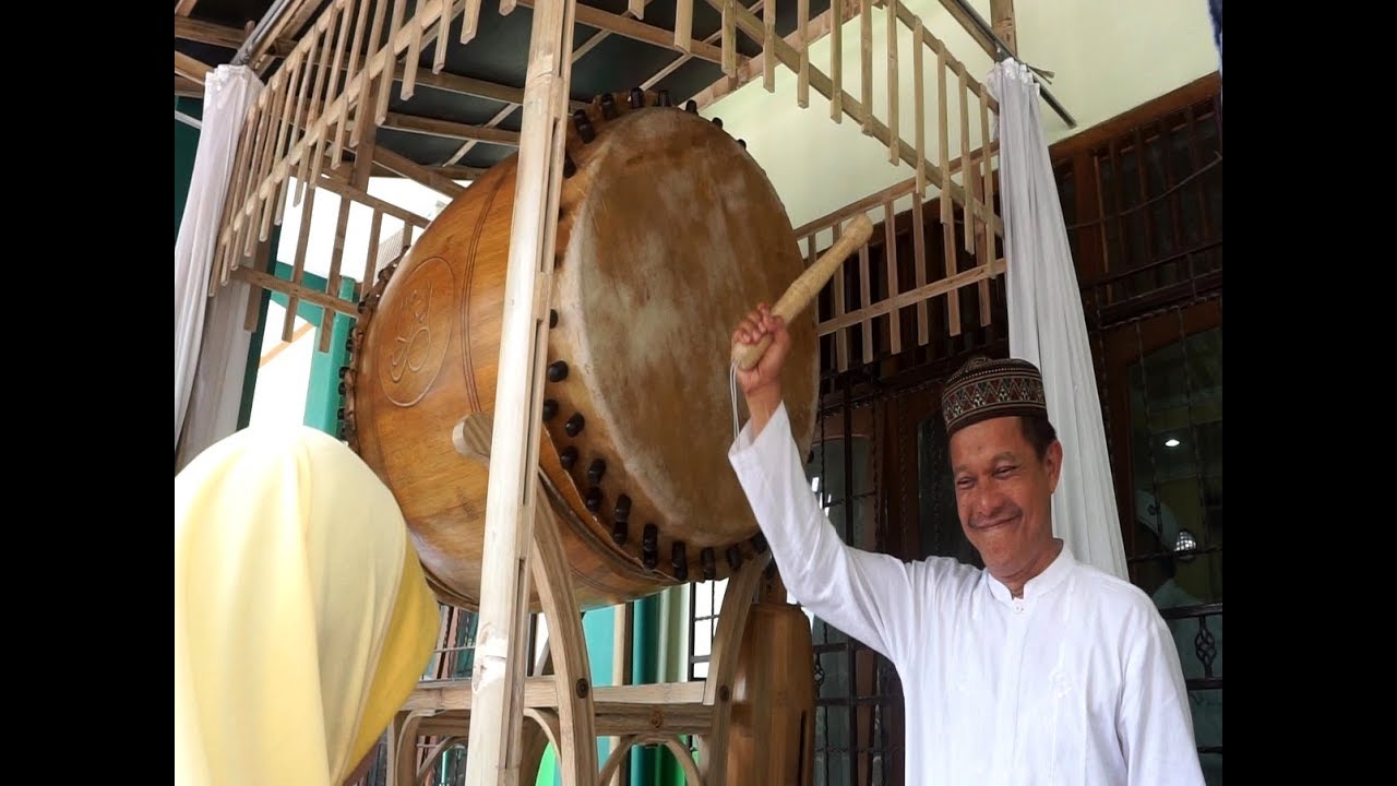 Pemukulan Pertama Bedug Bambu YIC Al Ghazaly