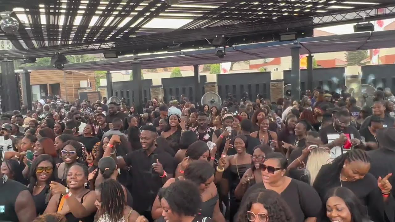 Ghanaians Enjoy Inside Retro Day Club Accra 🔥 | Wild Ghana Party Vibes & Beautiful People