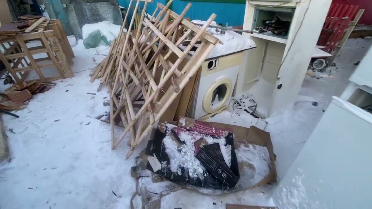Раздобыл очередную дверь на продажу.