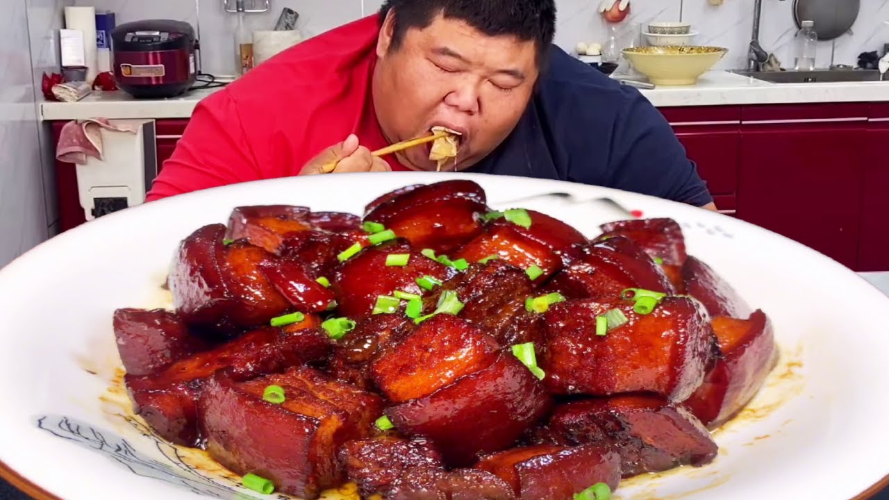 160买整扇猪五花，猴哥整块15斤做成红烧肉，兄弟们吃肉吃过瘾！【胖猴仔】
