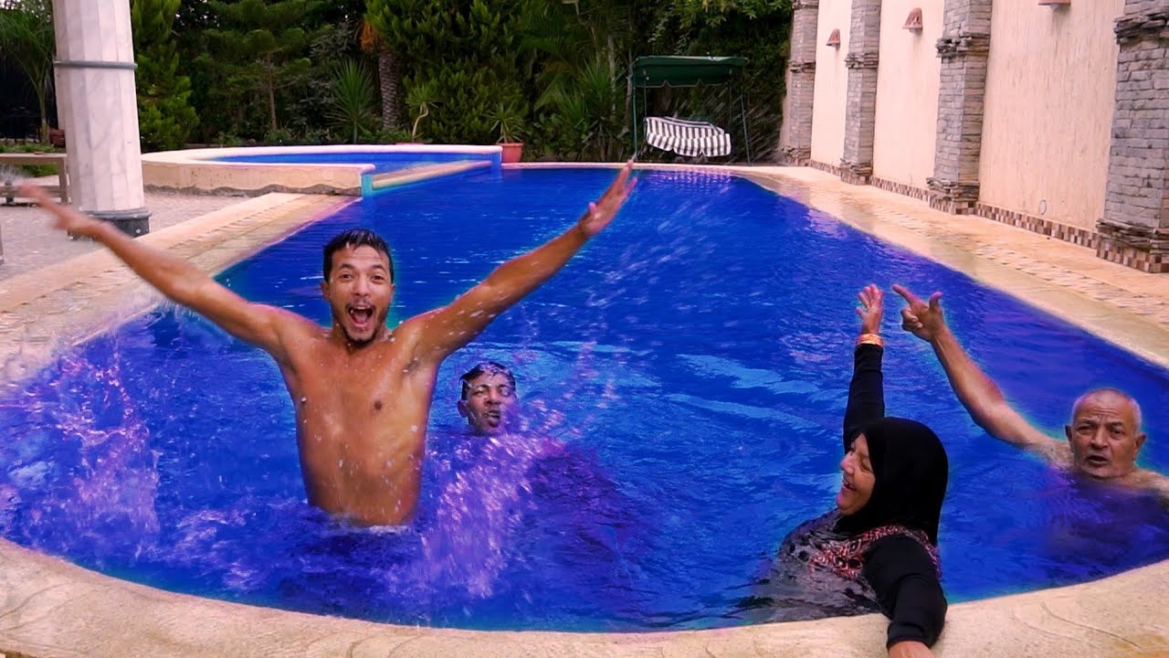 اول مره ننزل حمام السباحه في الفيلا الجديده🏊‍♀️🏡امي وابويا كسافونا ع الاخر 😭😱