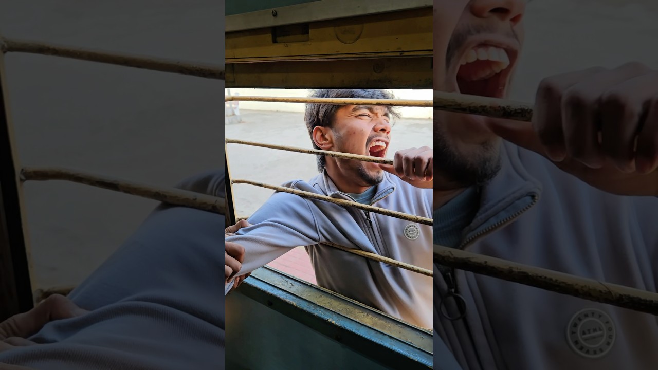 Wait for end🤣😆 #Railwaystation #funny #comedy #train #newthoughat #gaon #traincomedyvideo