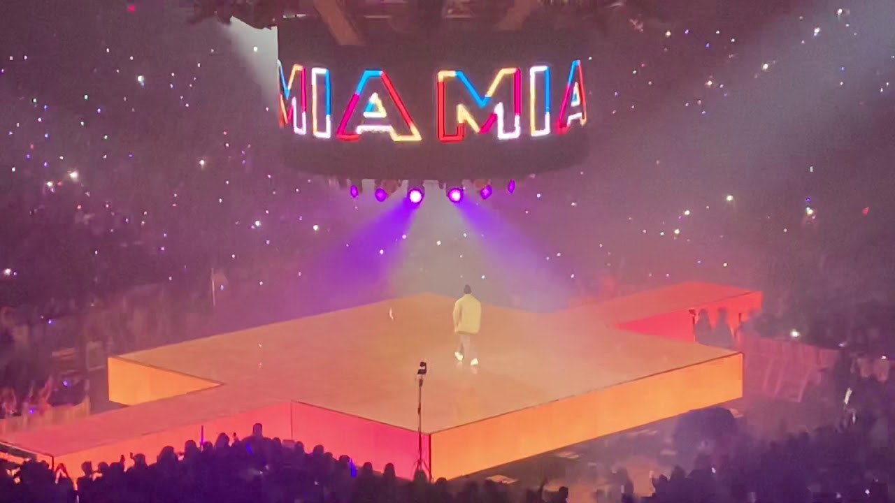 Bad Bunny “Mía” En Vivo Chicago 11/29/19
