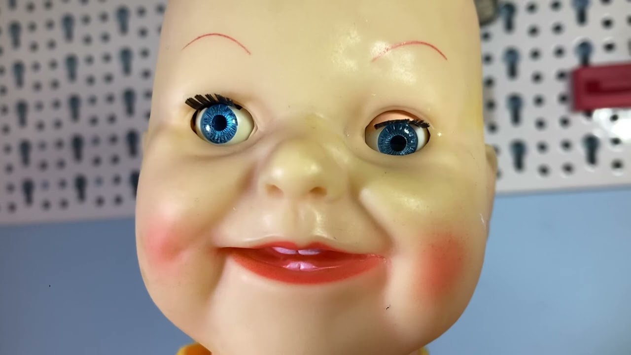 YS Toys - Rock & Roll Guitarist (Baby head, big base)