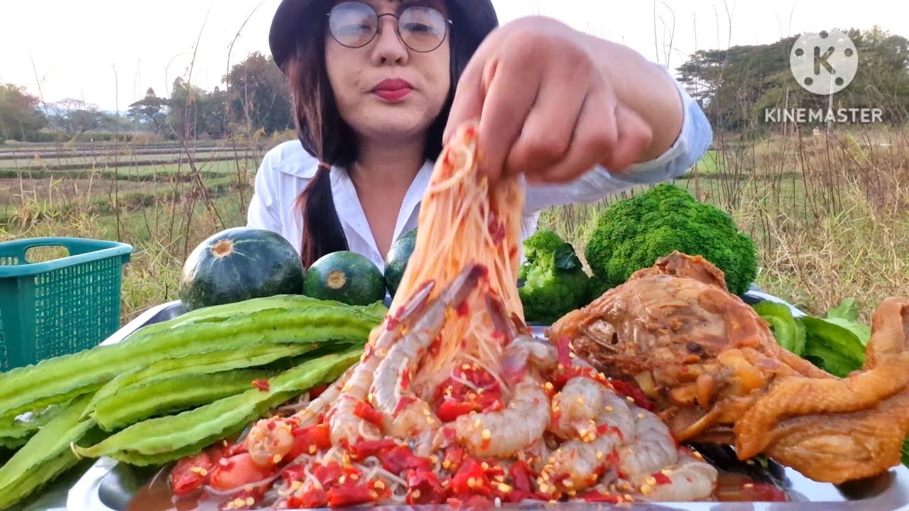 ตำซั่วกุ้งสดเผ็ดๆ แกล้มโคร่งไก่ตุ๋นฟังทองลวก