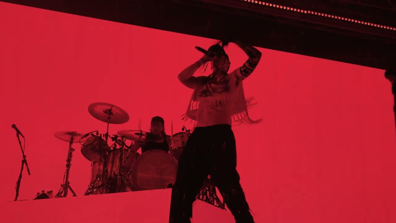 CHASE ATLANTIC - CONSUME [LIVE IN BRISBANE AUSTRALIA 15TH OF DECEMBER 2024] 4K FOOTAGE