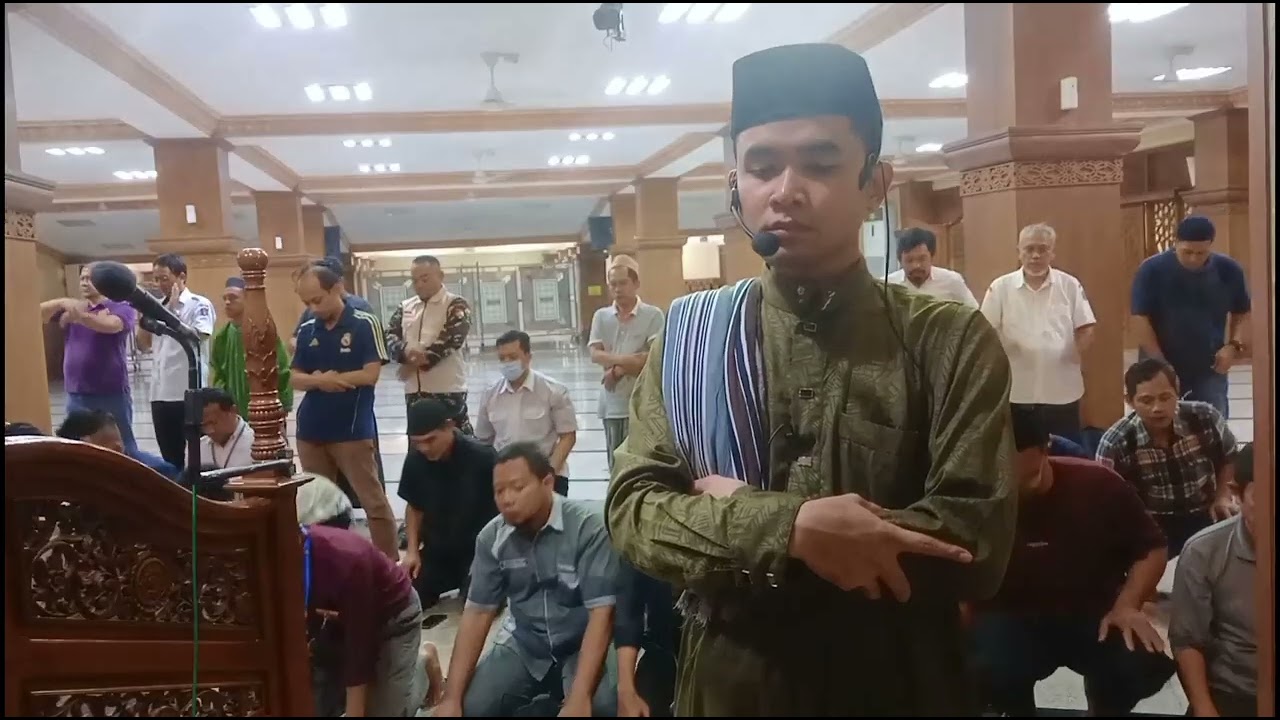 Shalat Maghrib Masjid Al Muhajirin Pemkot Surabaya Imam Ust Ridhol Walidain Al Hafidz 