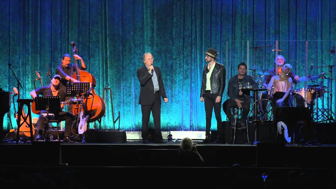 Serrat y Abel Pintos en el Barclaycard Center de Madrid