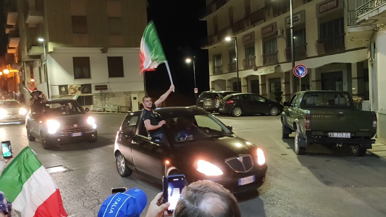 Corteo per la vittoria degli Europei a San Mauro Forte (MT)