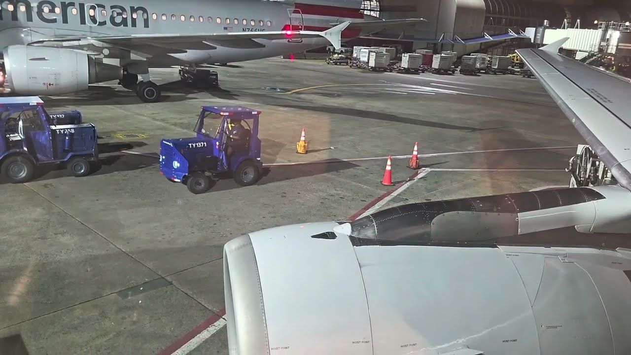 Airbus A319 Taxi, Takeoff, Climb from Charlotte Douglas [HDR]