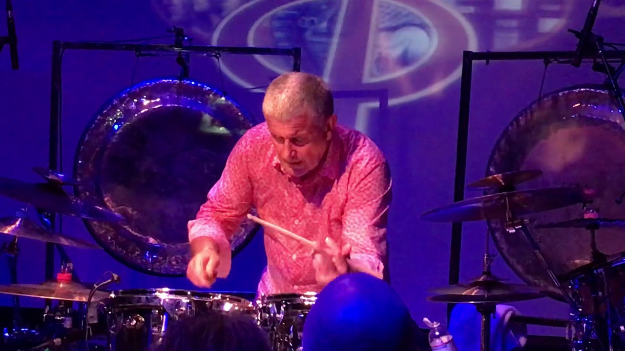 Carl Palmer, mesmerizing driving 14 minute acapella thru Copeland's Fanfare Of The Common Man.