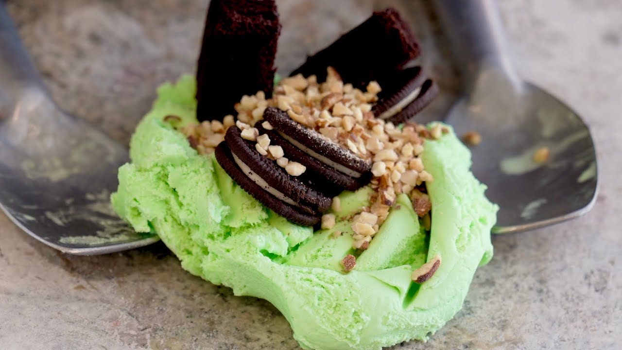 차가운 돌판에서 비벼주는 아이스크림 / cold stone Mint chocolate ice cream / korean street food