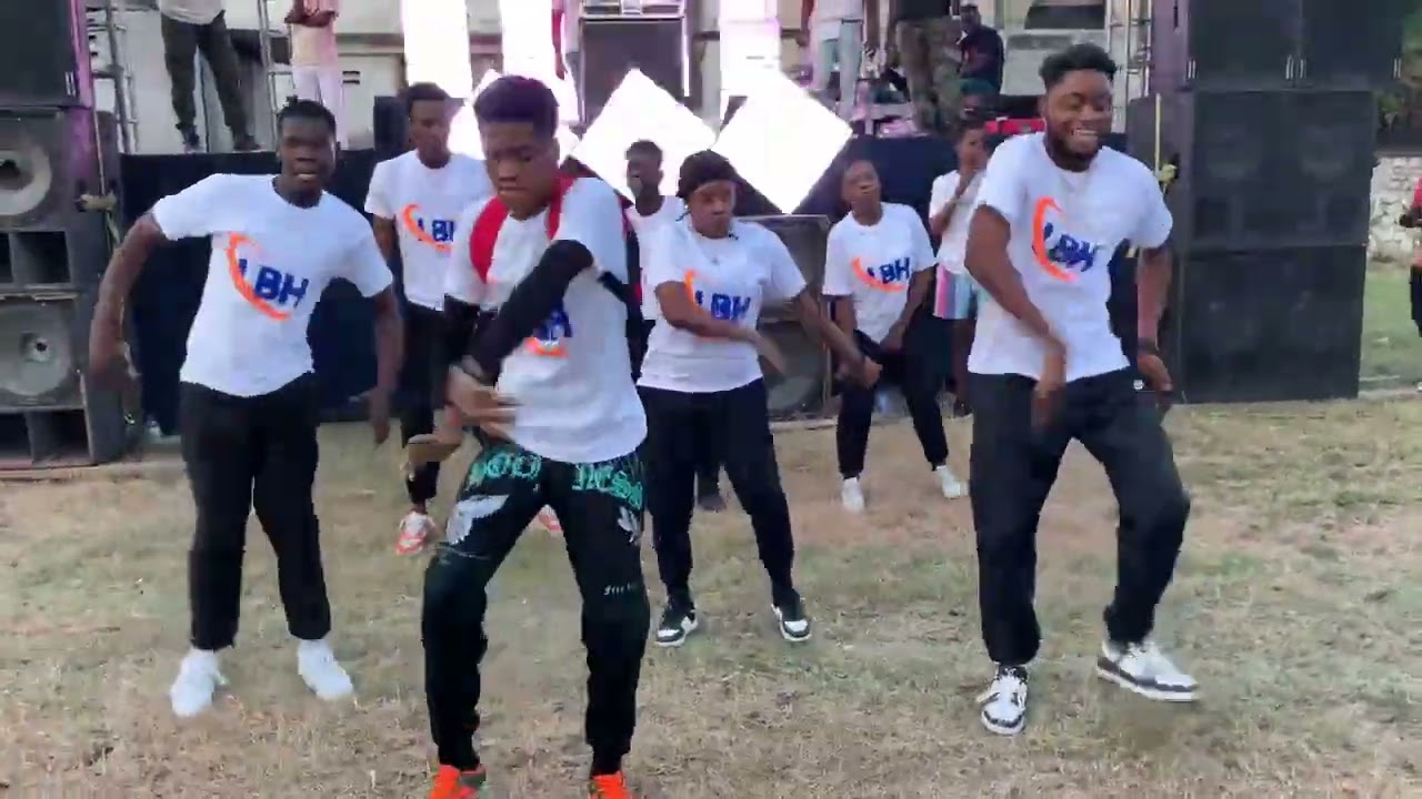 Les Bleus Haiti Nan Colorfest Men travay la souke souke delma (Neg valiz la) Aselom Neg linèt la)