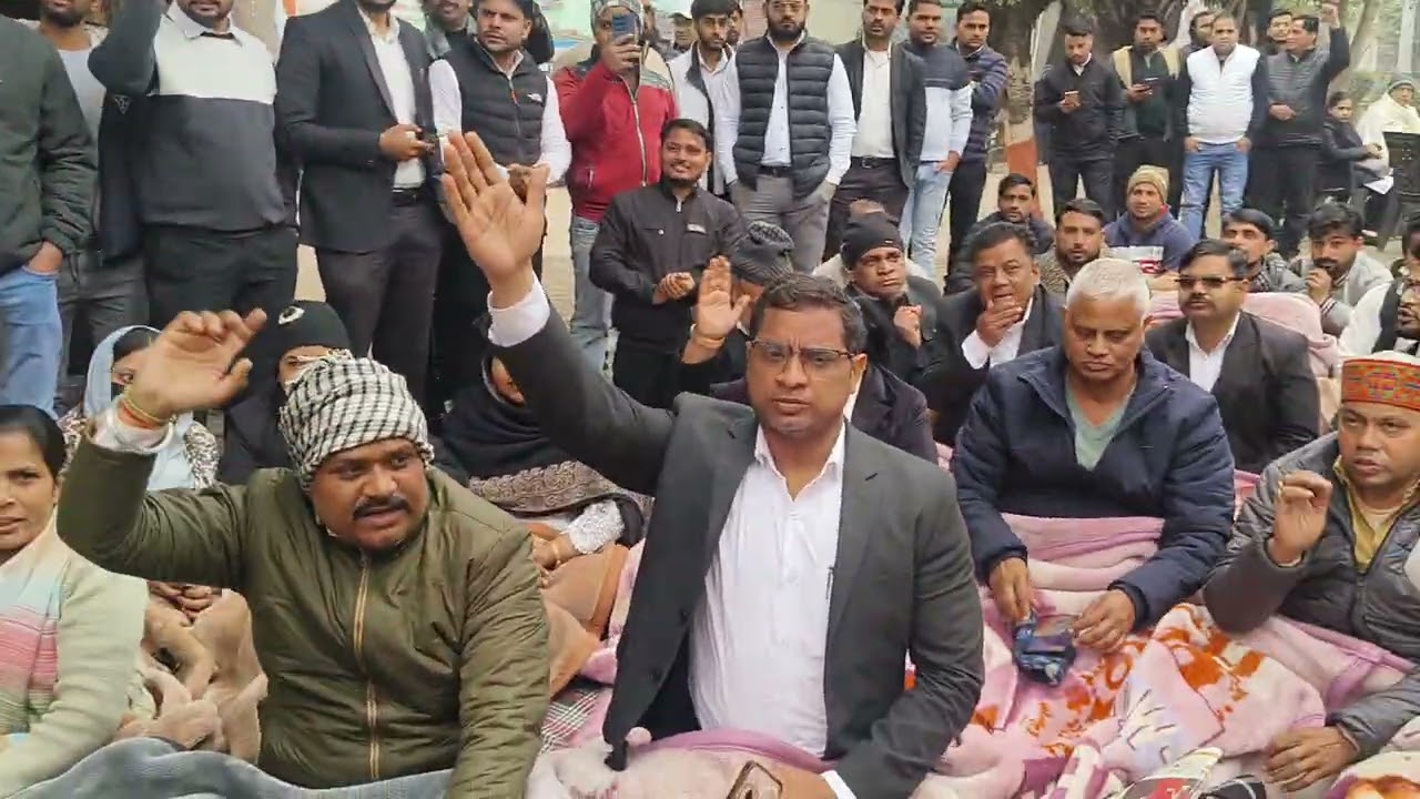 लोनी तहसील में चौथे दिन भी अधिवक्ताओं का धरना प्रदर्शन जारी एसडीएम पर अभद्रता का आरोप