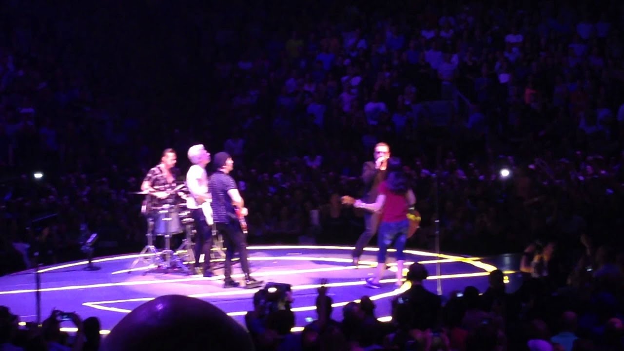 U2 play Angel of Harlem and All I Want Is You with fan Stephanie - Toronto 07/07/2015