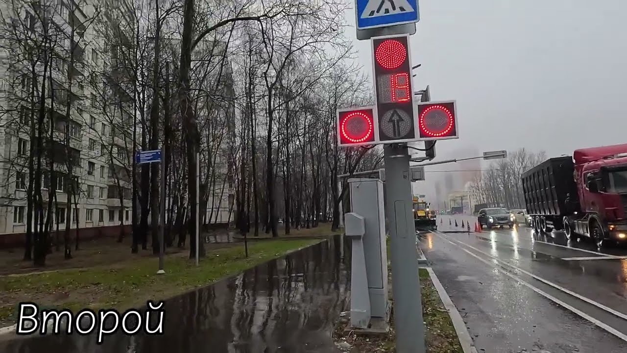 Светофорные  ФЛЮГЕРЫ  Москвы. Бывает и такое.