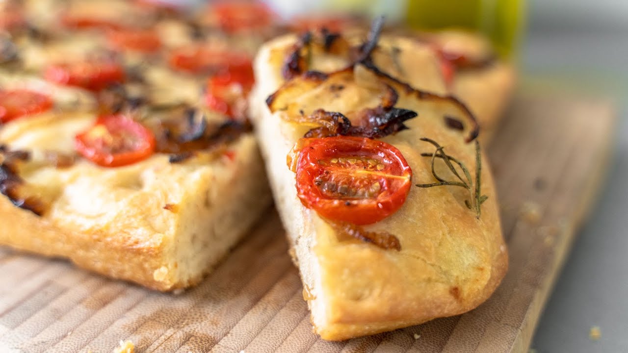 Zelf focaccia maken met gekarameliseerde ui
