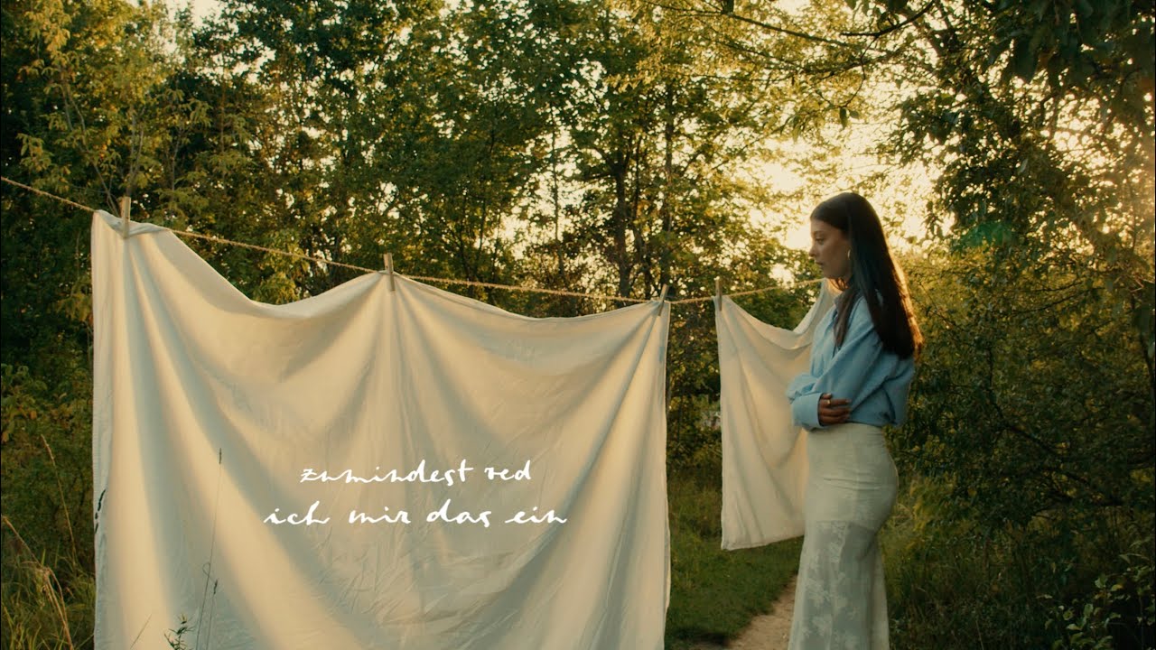 Charlotte Kudella - zumindest red ich mir das ein (Official Visualizer)