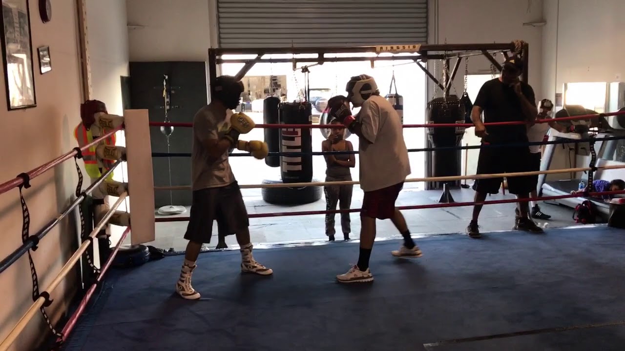 Slick Amateur Boxer Sparring WATCH UNTIL THE END!!