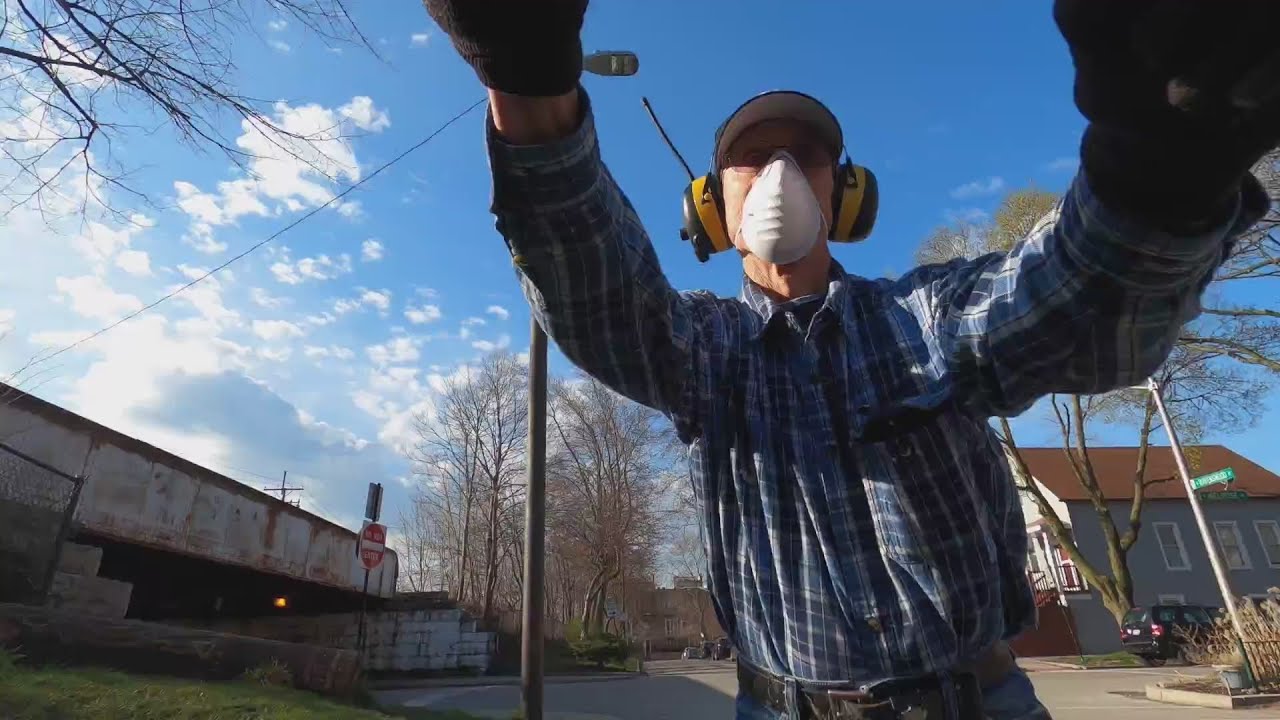 Meet the 'Unknown Gardener' quietly keeping one corner of Chicago in bloom for decades