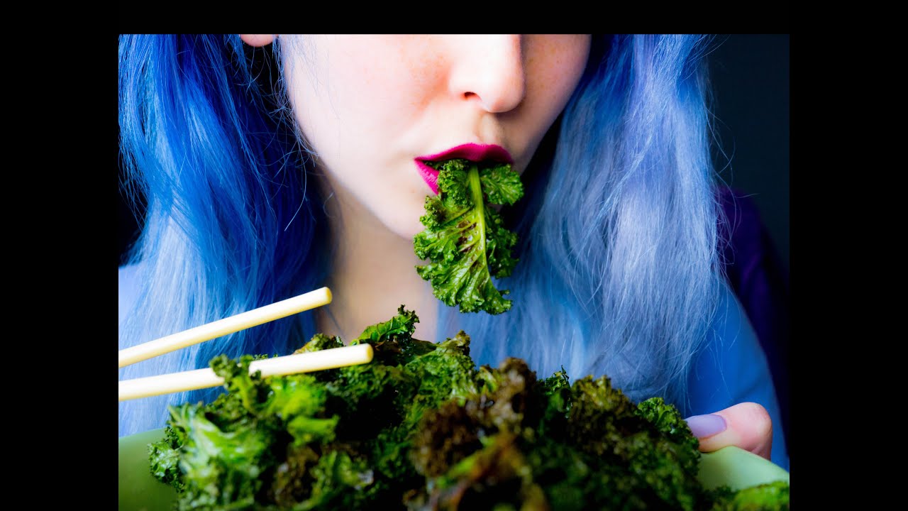 ASMR: SUPER Crunchy Kale Chips ~ Relaxing Eating Sounds [No Talking | Vegan] 😻