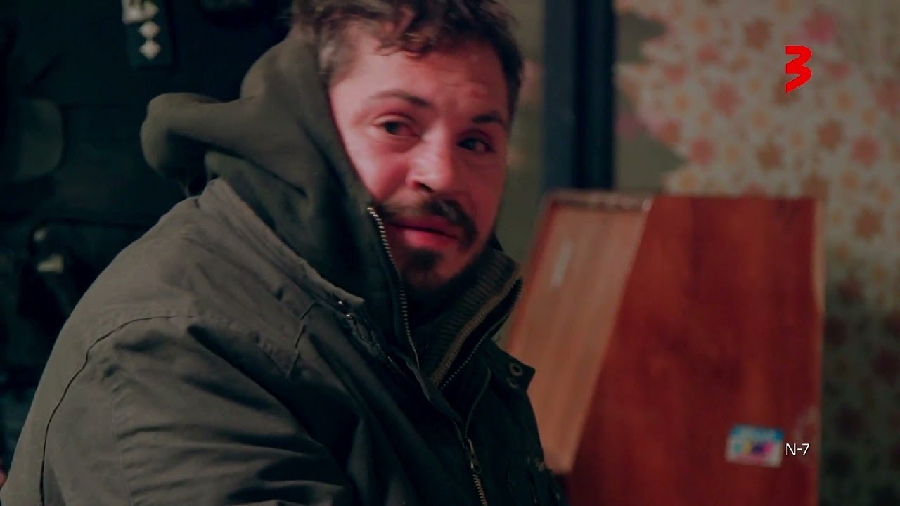 Homeless Man Plays Piano to Police in Lithuania