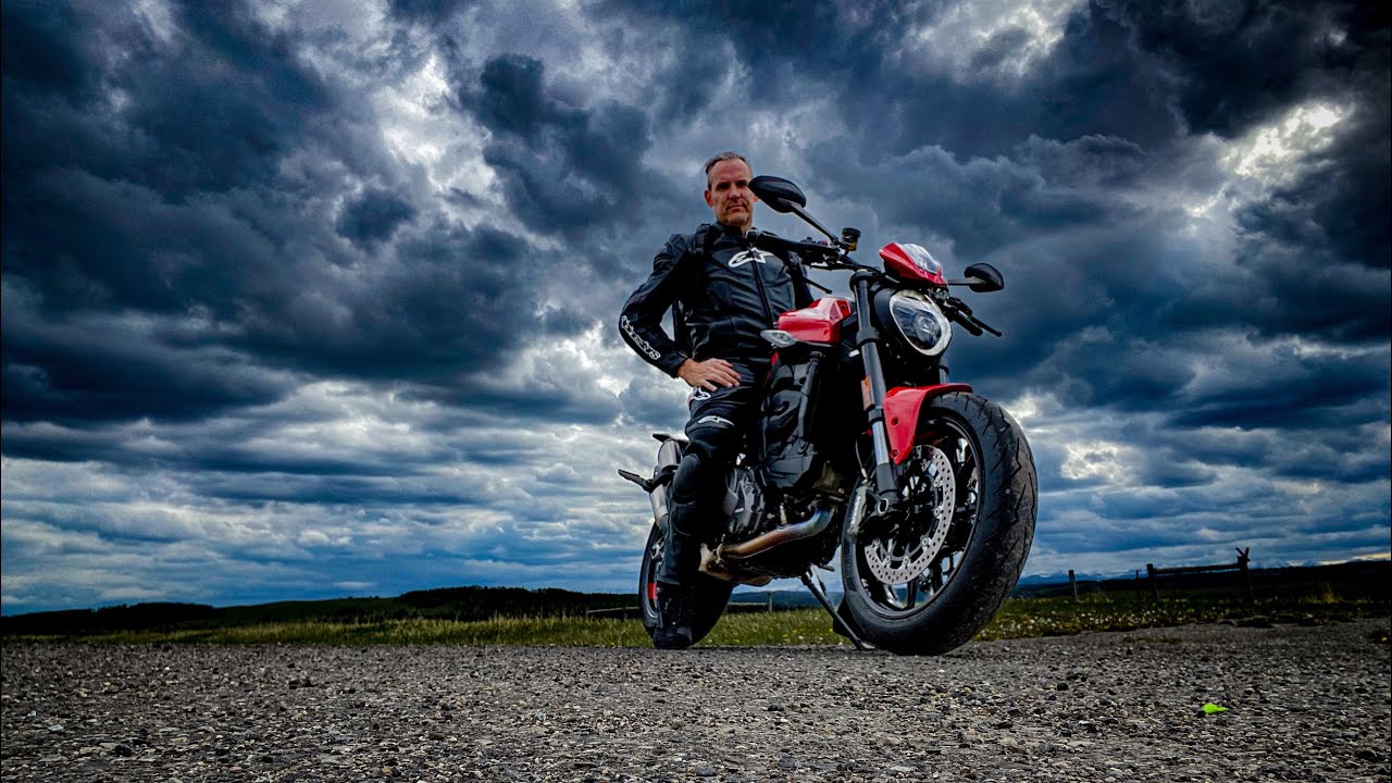 Ciao Bella!! I bought the 2022 Ducati Monster Plus 937cc and it does not suck!!! POV Ride #go