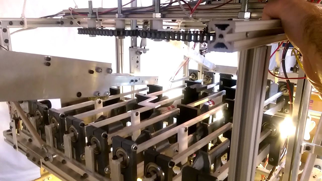 Half scale pinsetter distributor in operation