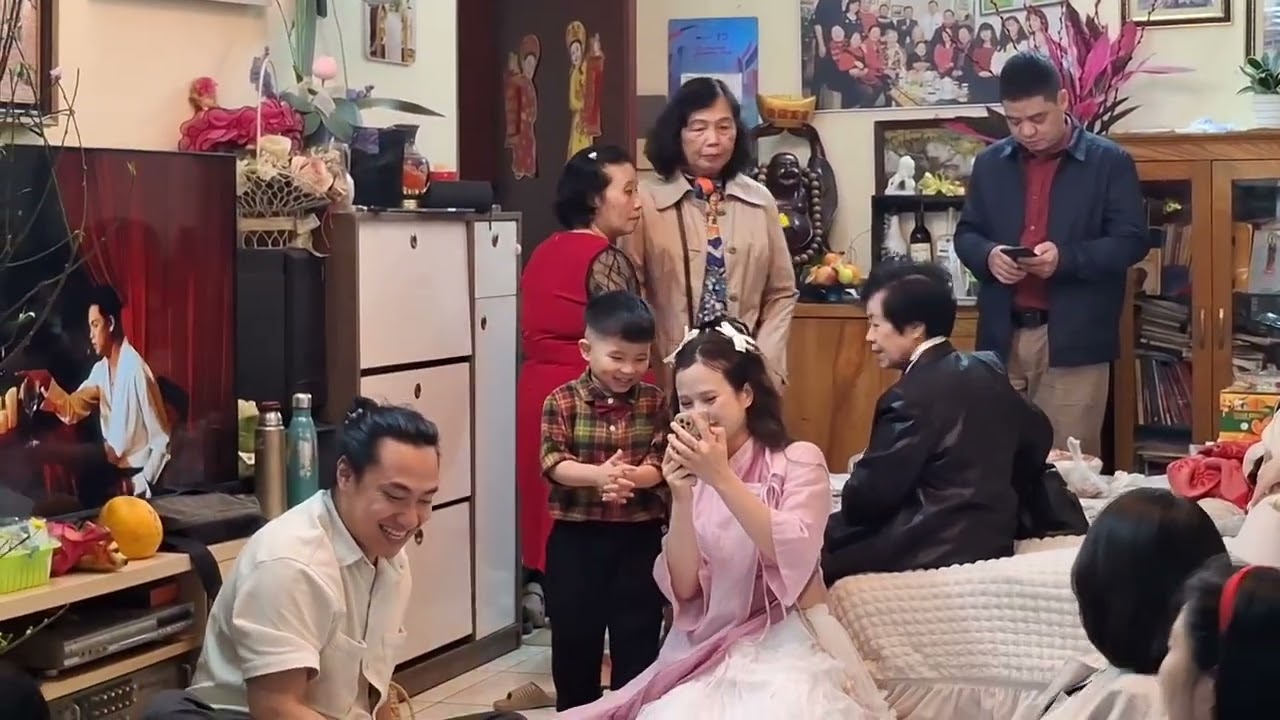 NGÀY MÙNG MỘT TẾT BÍNH NGO CỦA GĐ TO.
