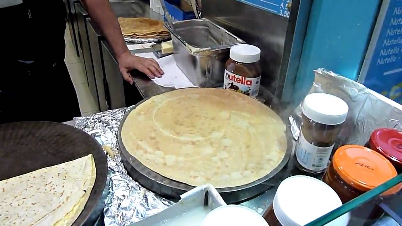 Nutella Crepe in Paris, France in HD