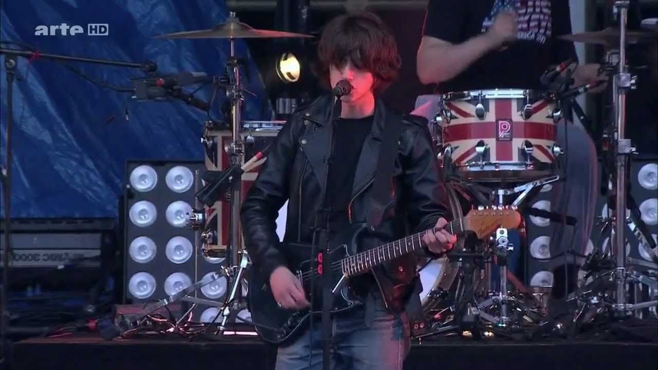 Arctic Monkeys - Fluorescent Adolescent & When the sun goes down live @ Hurricane Festival 2011