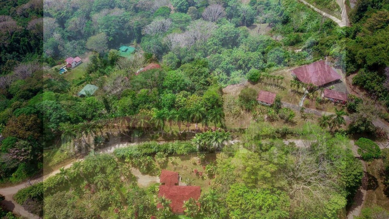 3.64 ACRES – 3 Bedroom Home With Expansive Ocean and Mountain Views, 10min to the Beach!!