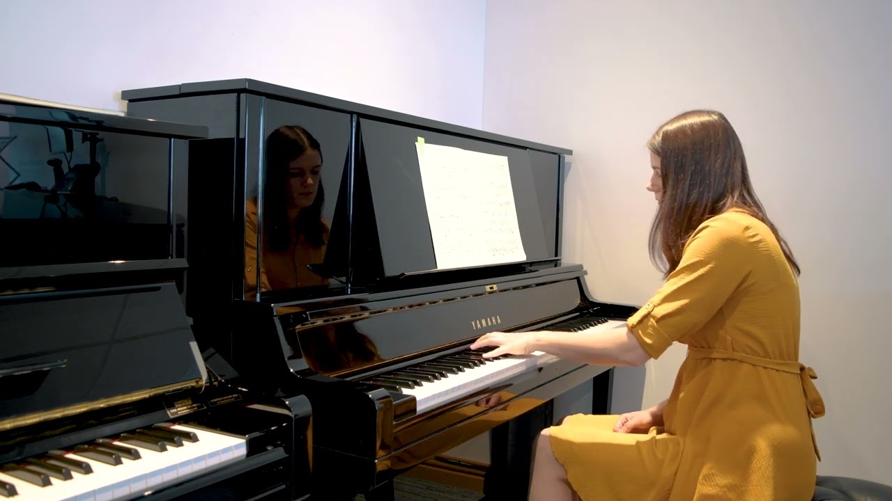 Yamaha WX5 upright piano in polished ebony c.1997