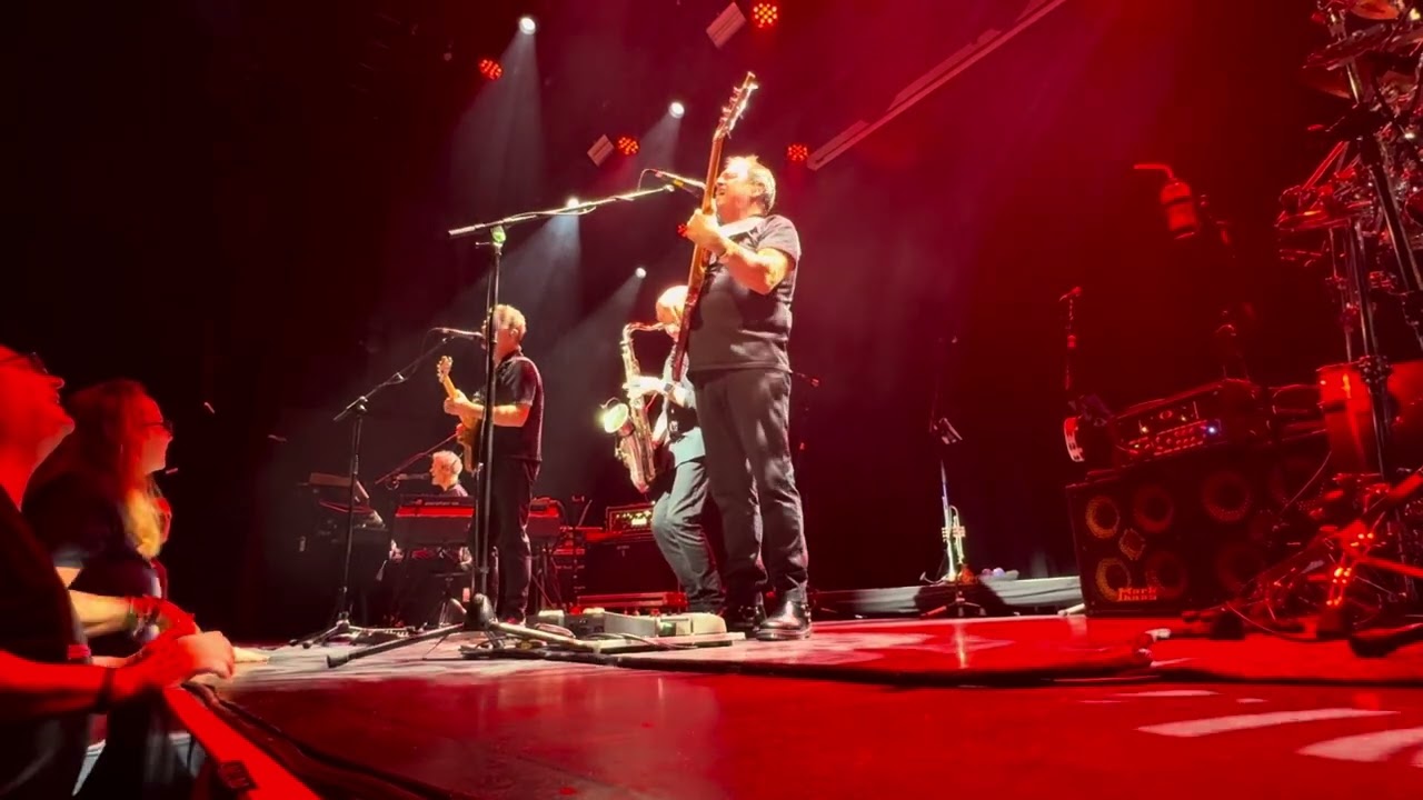 Level 42 Leaving me now Metropool Enschede 01-11-2025 @marcelkoops6110 