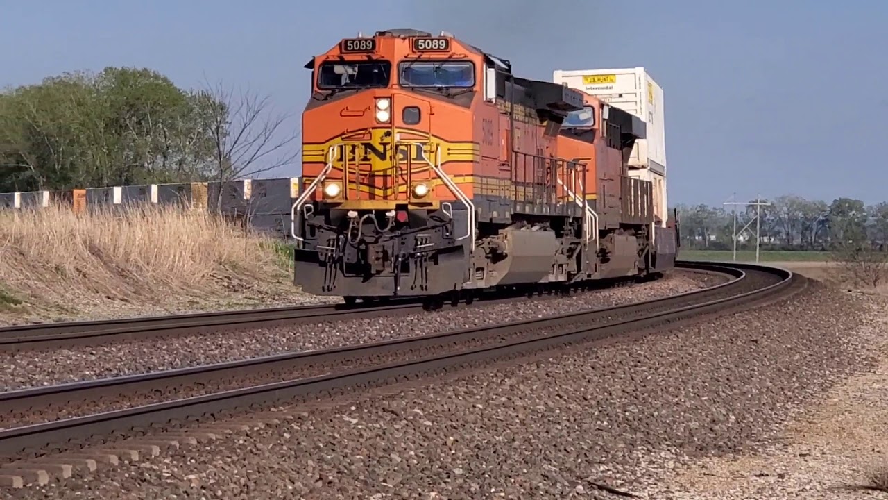 MONSTER TRAINS OF BNSF!! 2 Trains, 15 engines and loads of shipments! A MUST SEE!