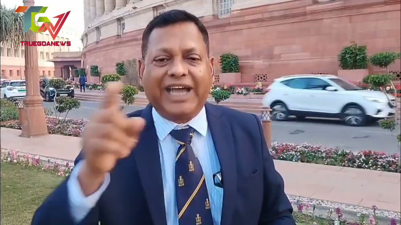 Депутат парламента от Южного Гоа, капитан Вириато Фернандес, поздравляет жителей Гоа с праздником...