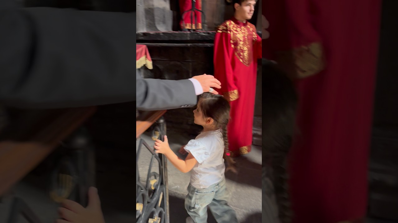 Վազեց, գրկեց Սրբազանին&hellip; Օրհնվա՜ծ