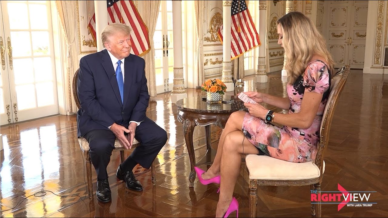 Правильный взгляд с Ларой Трамп и президентом Дональдом Дж. Трампом