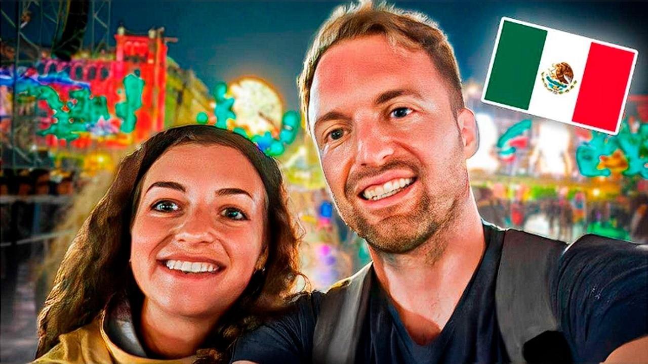 GRINGA SORPRENDIDA por las LUCES del ZÓCALO 🇲🇽 EL GRITO CDMX 2025