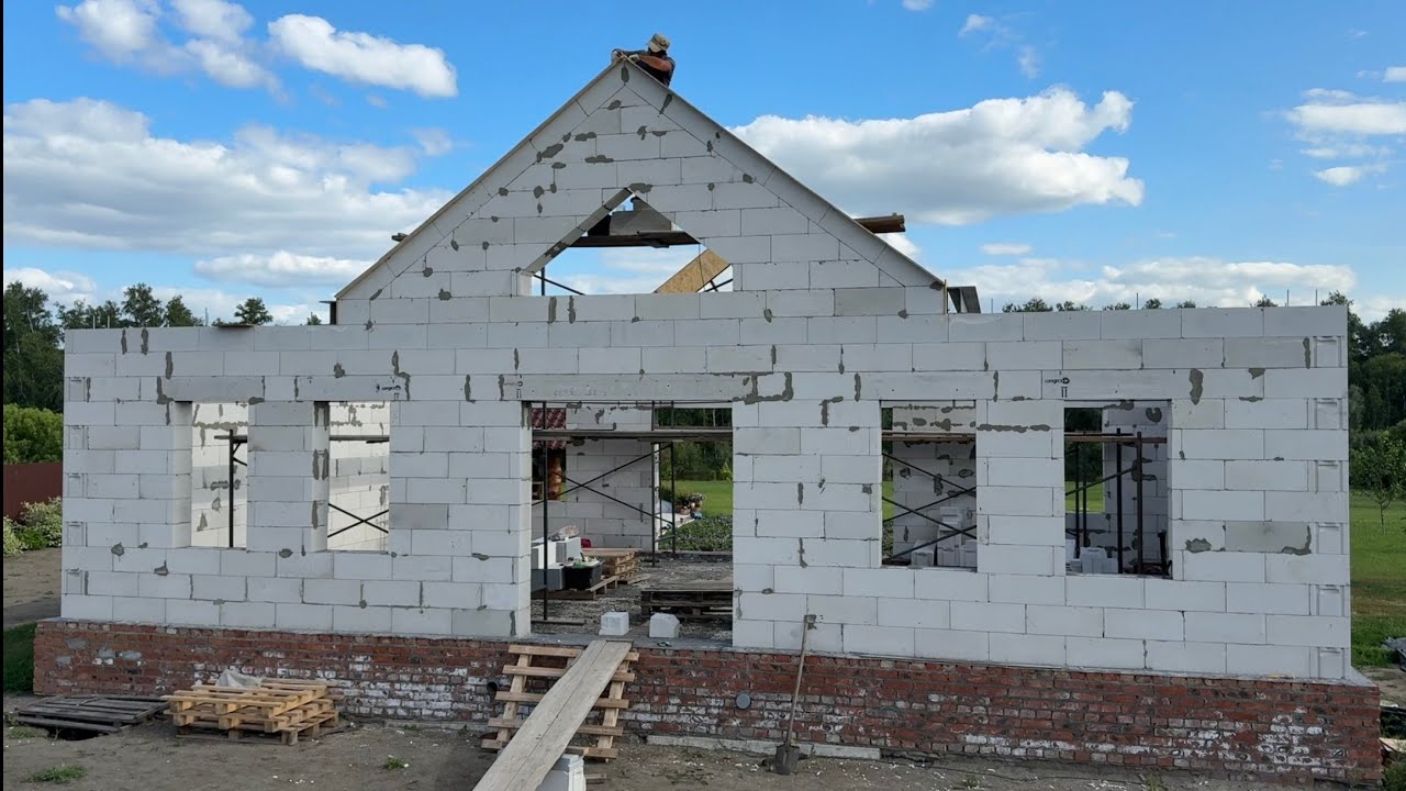 Фронтон из газоблока с армопоясом /Gable Wall from Aerated Concrete 